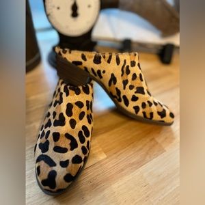 Crown & Ivy cowhide hair slip on sz 8